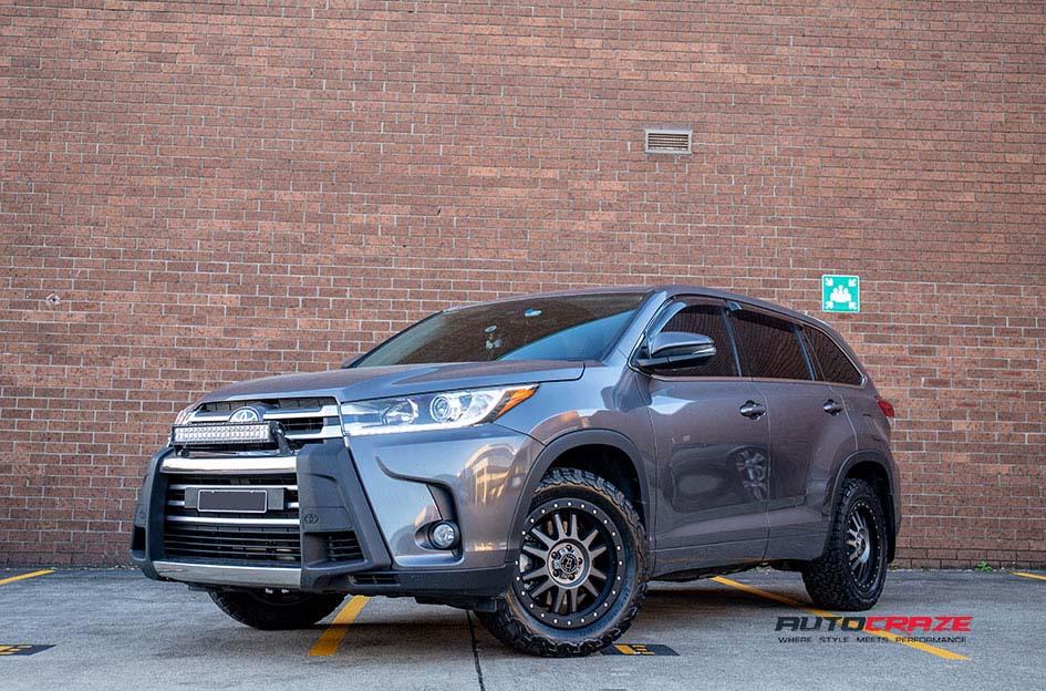 TOYOTA-KLUGER-TANAY-MATTE-BLACK-MACHINED-FACE-WITH-DARK-MATTE-TINT